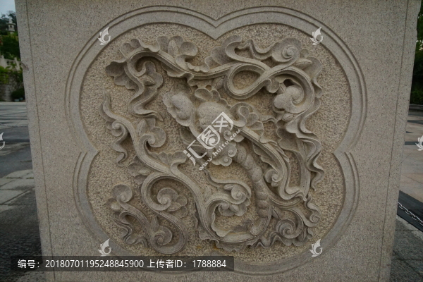 龍紋浮雕