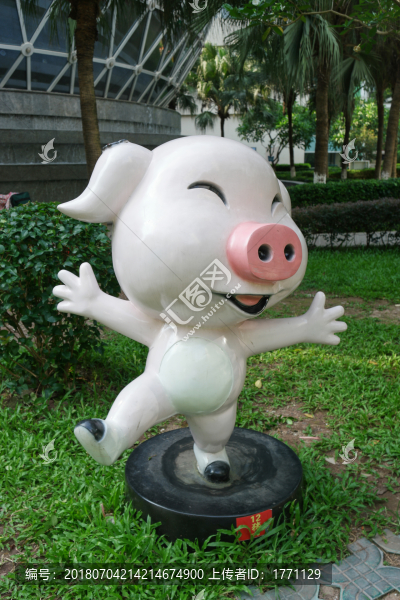 十二生肖雕塑豬