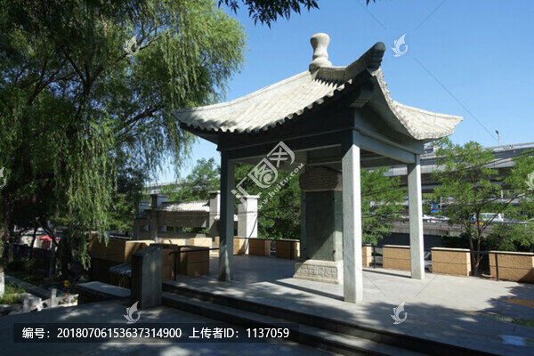 北京匯通祠乾隆詩碑亭