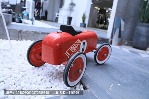 玩具汽車