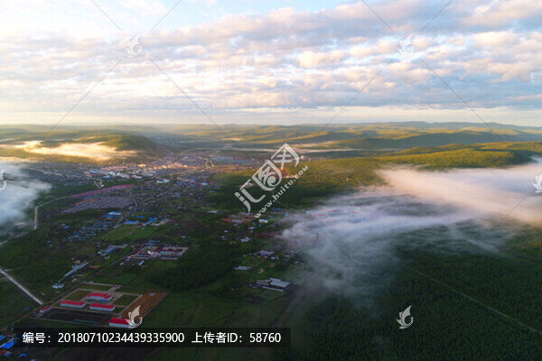 云霧中的林業(yè)小鎮(zhèn)