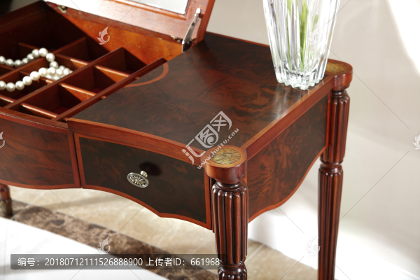 梳妝臺(tái)