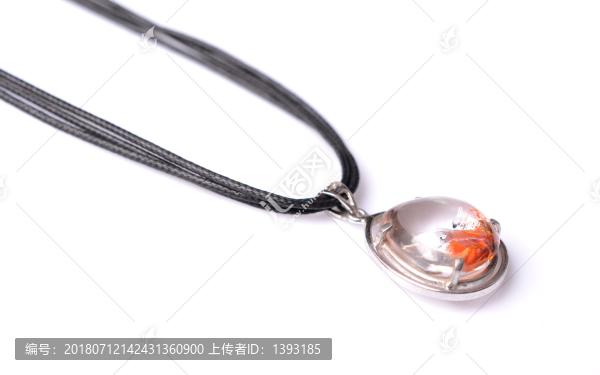 紅幽靈水晶吊墜