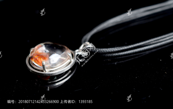 紅幽靈水晶吊墜
