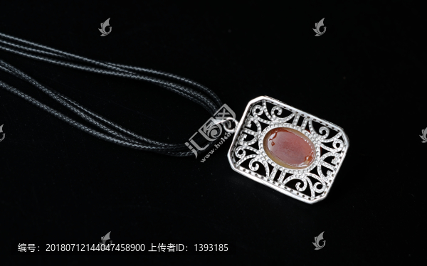 南紅吊墜