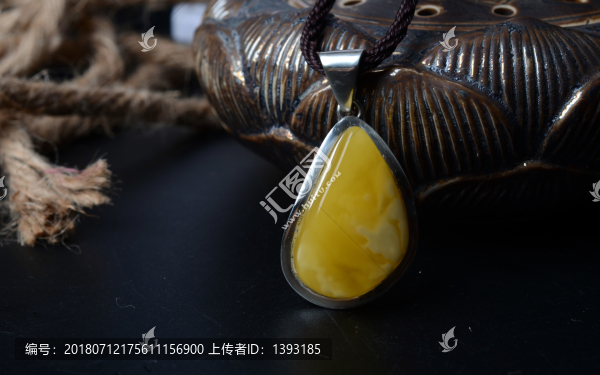 蜜蠟鑲銀吊墜