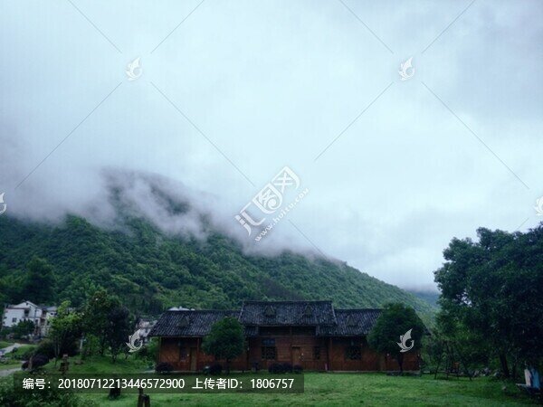 山霧彌漫
