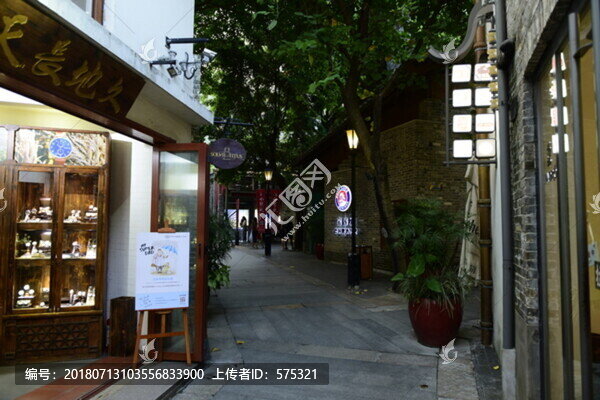 嶺南天地