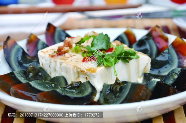 皮蛋拌豆腐