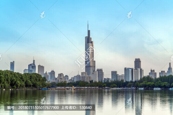 南京玄武湖紫峰大廈