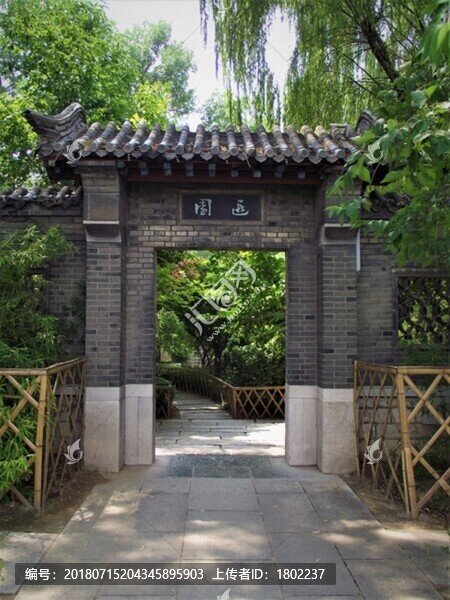 大明湖南岸門(mén)洞