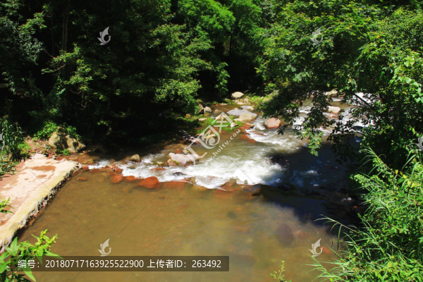 滎經(jīng)縣煙溪溝小溪流水