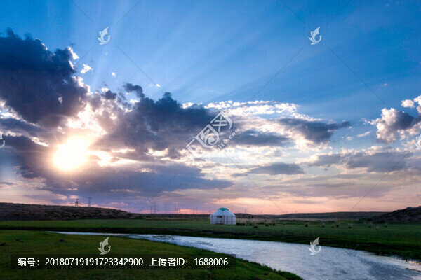 夕陽下的蒙古包
