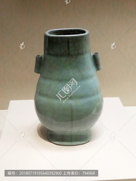 南宋官窯青釉貫耳壺