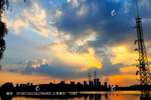 金銀湖上空的晚霞