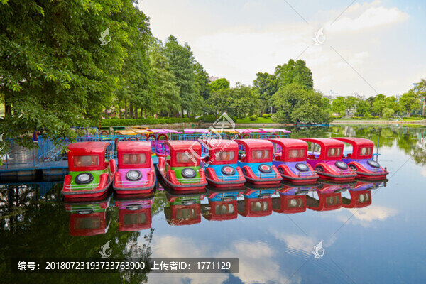 公園小船