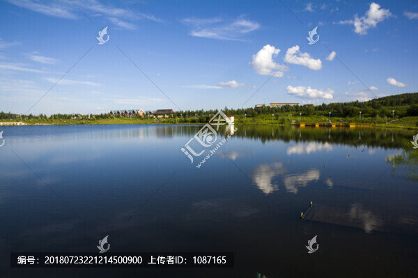 靜靜的湖水