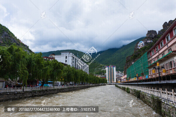 貢嘎雪山環(huán)線徒步沿途風(fēng)光001