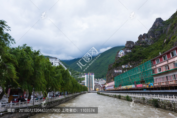 貢嘎雪山環(huán)線(xiàn)徒步沿途風(fēng)光017