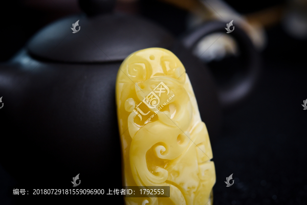 琥珀吊墜