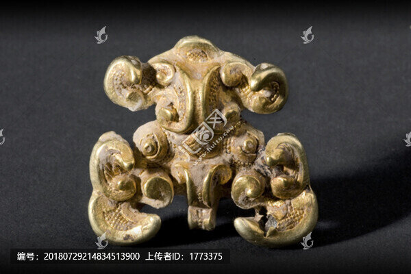 螭紋金帶飾