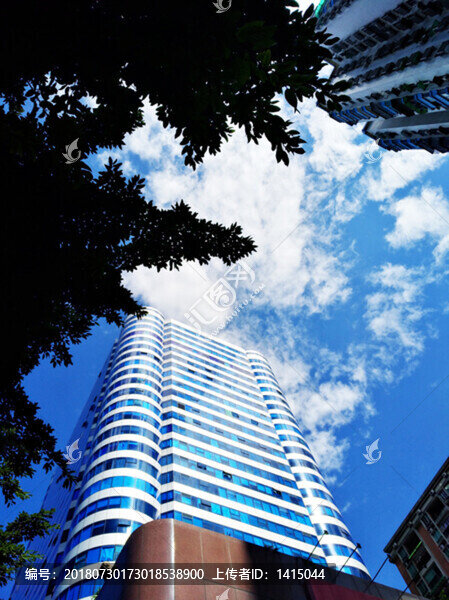 仰視高樓大廈