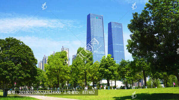 藍天下的城市建筑