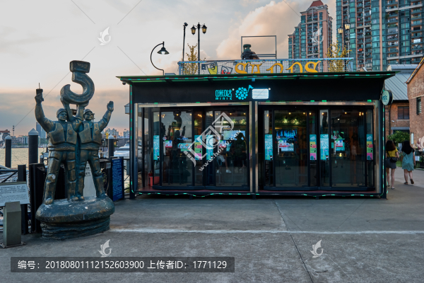 酒吧街