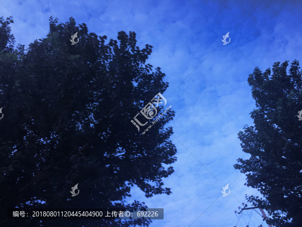 天空