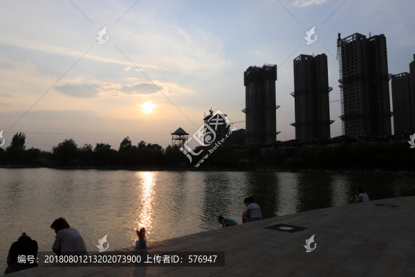 湖邊納涼
