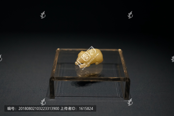 唐代白玉熊