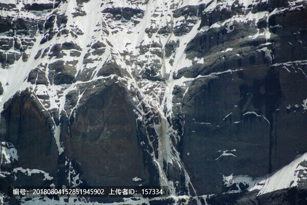 雪山巖壁