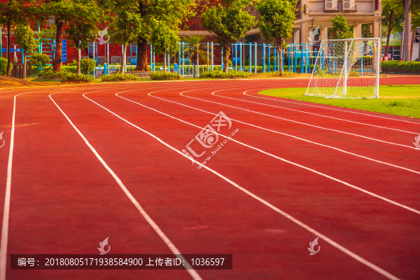 學(xué)校操場跑道