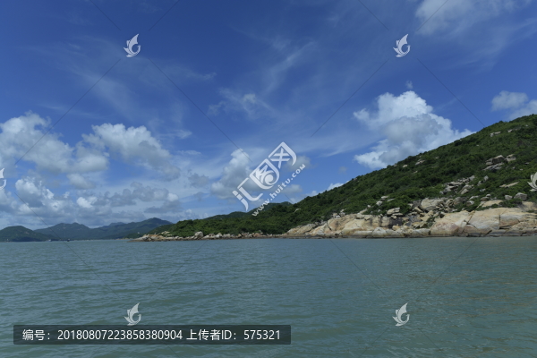 藍天白云海島