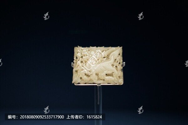 明代白玉麒麟紋帶板