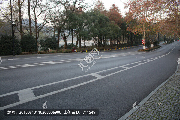 西湖邊道路