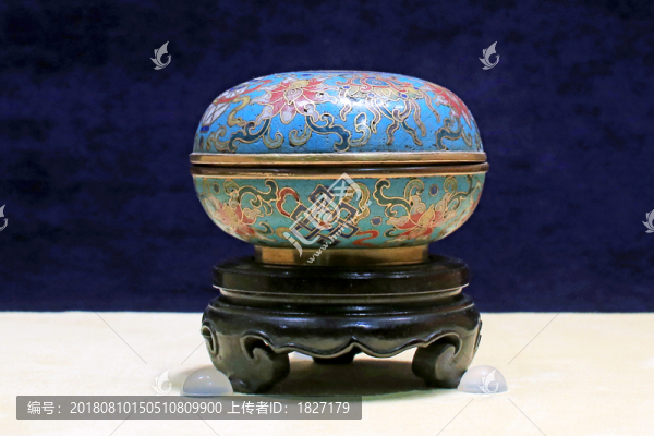 掐絲琺瑯八寶勾蓮圓盒