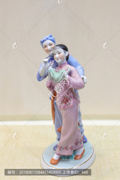 瓷塑人物夫妻觀燈