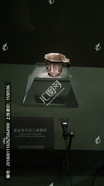 鎏金伎樂(lè)紋八棱銀杯