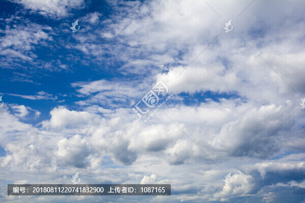 藍色天空白云朵朵