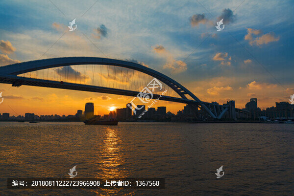上海盧浦大橋晚霞