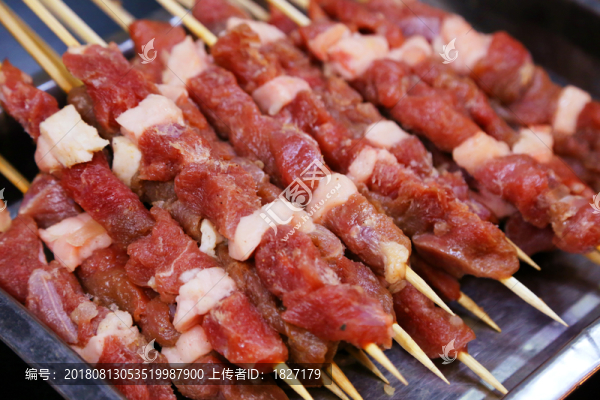生的羊肉串