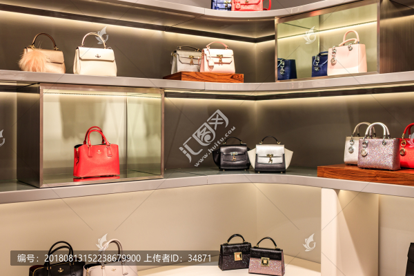 女士箱包店內(nèi)景