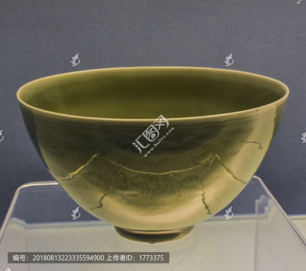 青釉纏枝花卉紋碗