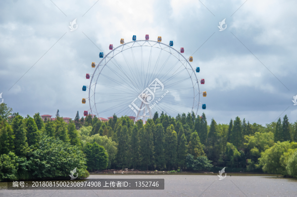 湖邊摩天輪