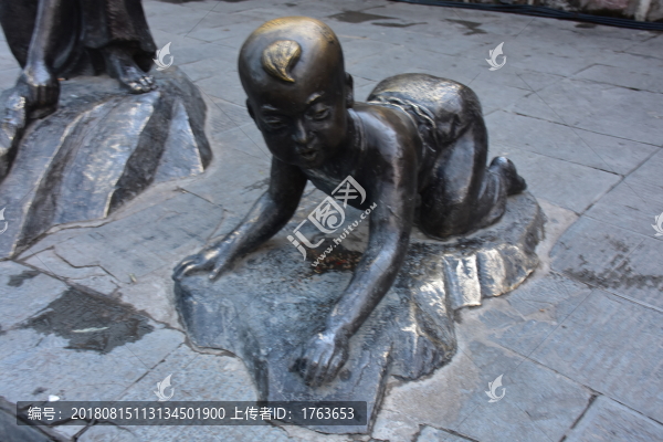 小孩銅像