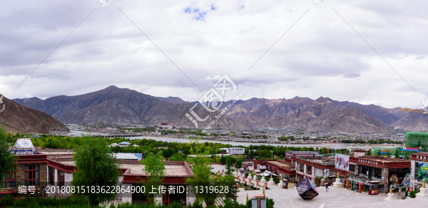 遠(yuǎn)望布達(dá)拉宮