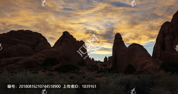 戈壁晚霞