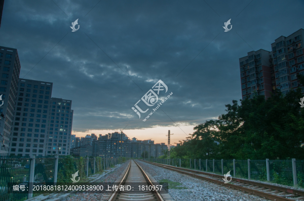 城市夕陽(yáng)云彩