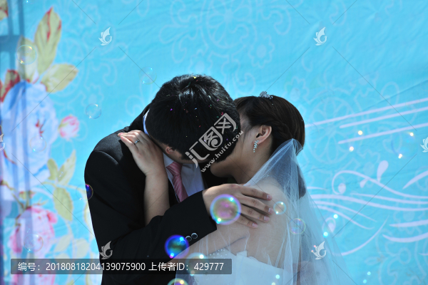 新郎新娘親吻